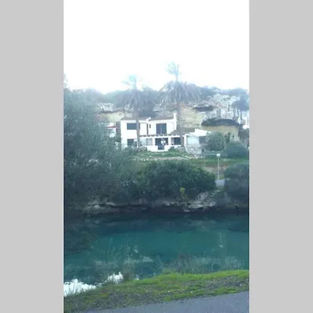 Preciosa Casa En Primera Linea Del Mar Nyaraló